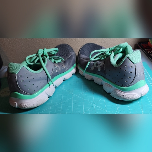 Under Armour WOMENS Gray Green Lace Up I Will Run Long Running Shoes Sneakers 9 - Picture 4 of 8